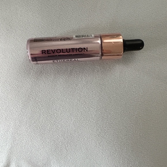 Revolution Liquid Highlighter NWT - Picture 2 of 8